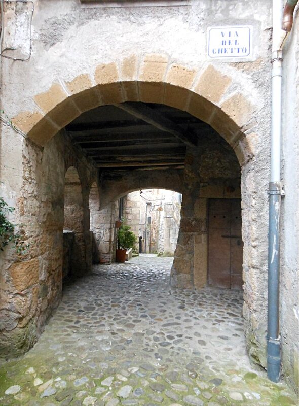 sorano-via-del-ghetto.jpg