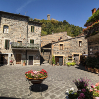 30_2017-_08_radicofani_piazza_della_giudeca_mario_llorca.jpg